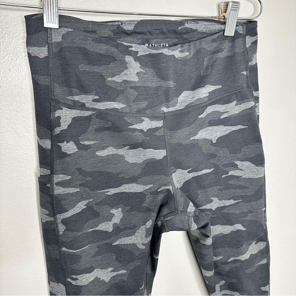Athleta Ultimate Stash Pocket Black Camo Lightning 7/8 Tights Size Medium - Picture 3 of 10